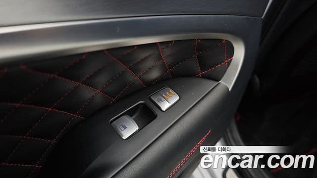 Genesis G70 2019 — ფოტო 19/20