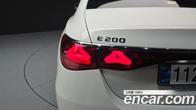 Mercedes-Benz E-Class 2025 — Şəkil 24/32