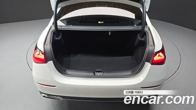 Mercedes-Benz E-Class 2025 — Şəkil 29/32