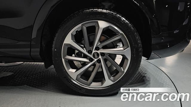 Audi Q5 2025 — Photo 5/33