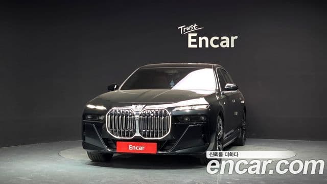 BMW i7 2023 — Şəkil 8/35