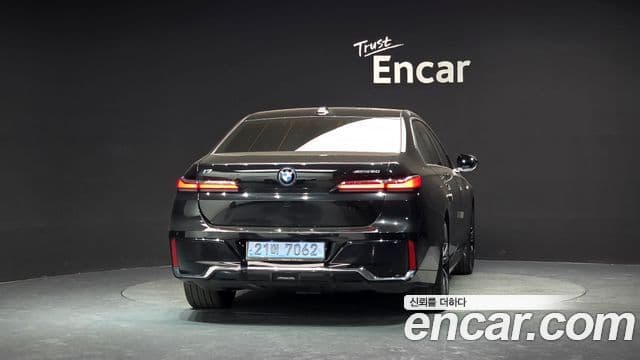 BMW i7 2023 — Şəkil 15/35