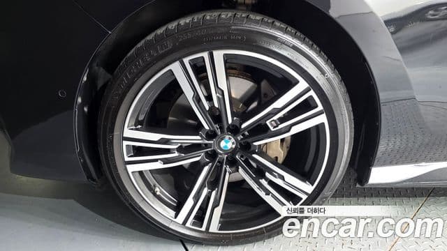 BMW i7 2023 — Şəkil 32/35