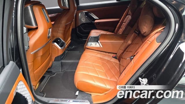 BMW i7 2023 — Şəkil 17/35
