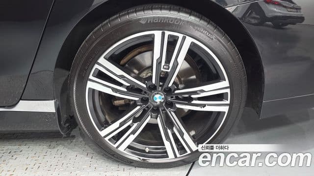 BMW i7 2023 — Şəkil 24/35