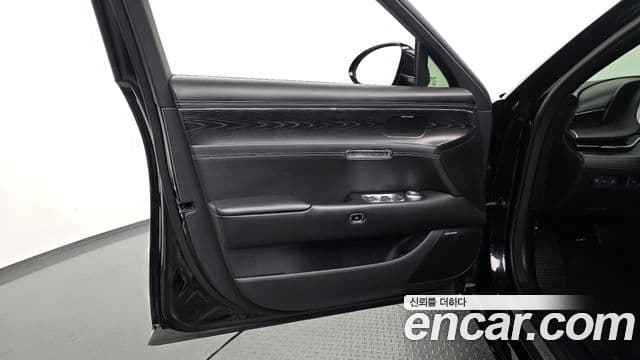 Genesis G90 2022 — ფოტო 23/38