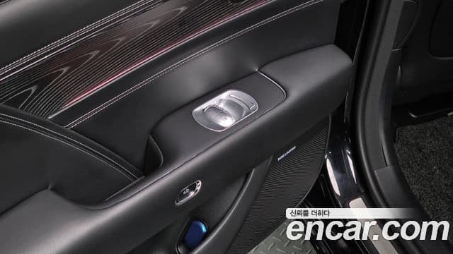 Genesis G90 2022 — ფოტო 34/38