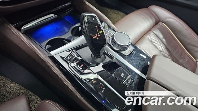 BMW 5 Series 2021 — Şəkil 9/20