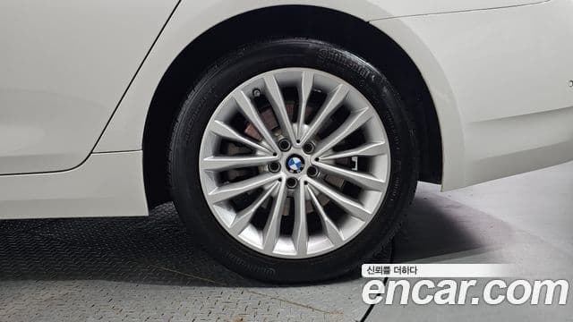 BMW 5 Series 2021 — Şəkil 2/33