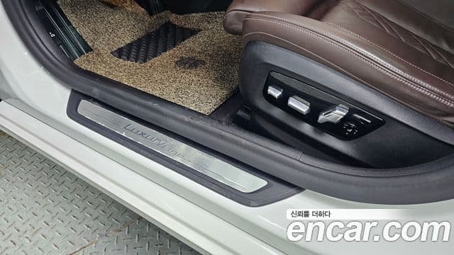 BMW 5 Series 2021 — Şəkil 8/33