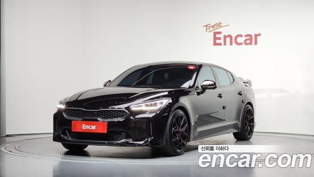 Kia Stinger 2023 — Фото 1/20