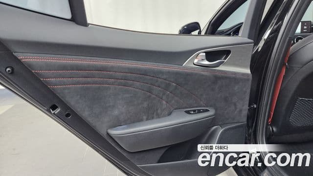 Kia Stinger Meister 2023 — Şəkil 28/35