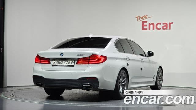 BMW 5 Series 2020 — ფოტო 2/20