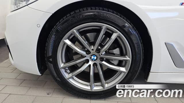 BMW 5 Series 2020 — ფოტო 5/20