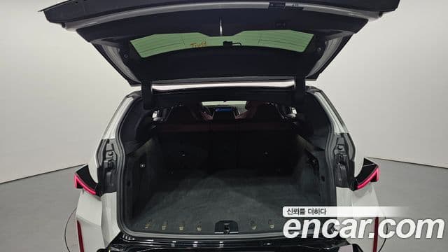 BMW XM 2023 — Photo 28/35