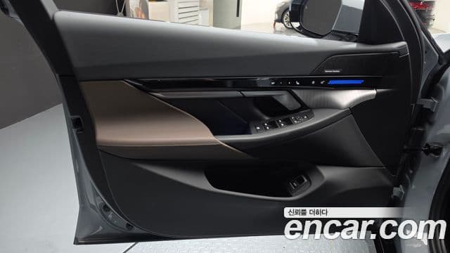 BMW 5 Series 2024 — Photo 19/34