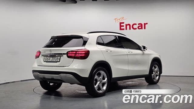 Mercedes-Benz GLA-Class 2019 — ფოტო 2/20