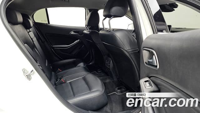 Mercedes-Benz GLA-Class 2019 — ფოტო 12/20