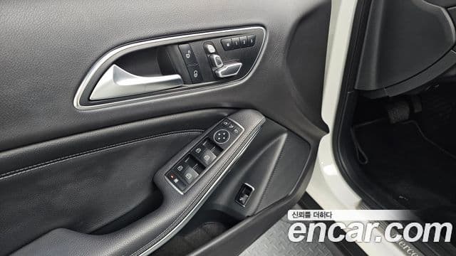 Mercedes-Benz GLA-Class 2019 — ფოტო 13/20