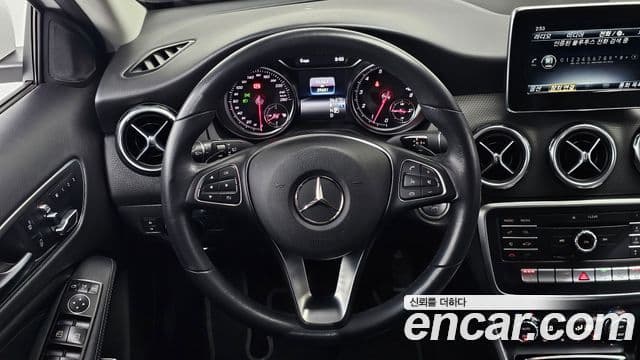 Mercedes-Benz GLA-Class 2019 — ფოტო 15/20