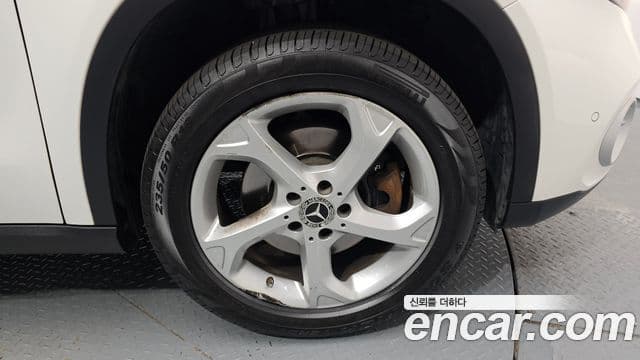 Mercedes-Benz GLA-Class 2019 — Photo 21/30