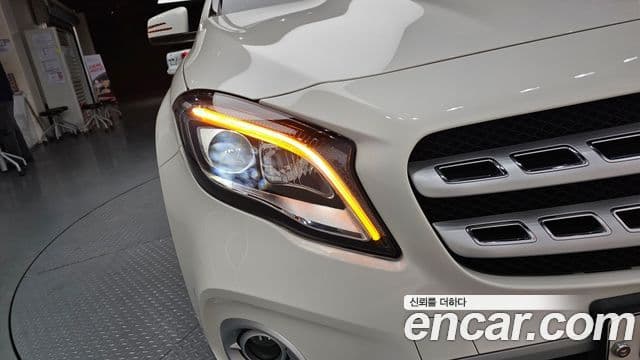 Mercedes-Benz GLA-Class 2019 — Photo 11/30