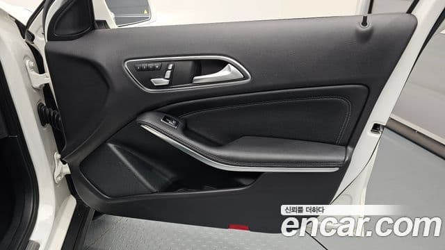 Mercedes-Benz GLA-Class 2019 — Photo 6/30