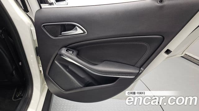Mercedes-Benz GLA-Class 2019 — Photo 14/30