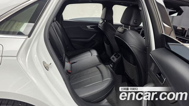 Audi A4 2019 — Photo 3/31