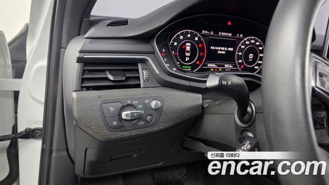 Audi A4 2019 — Photo 7/31