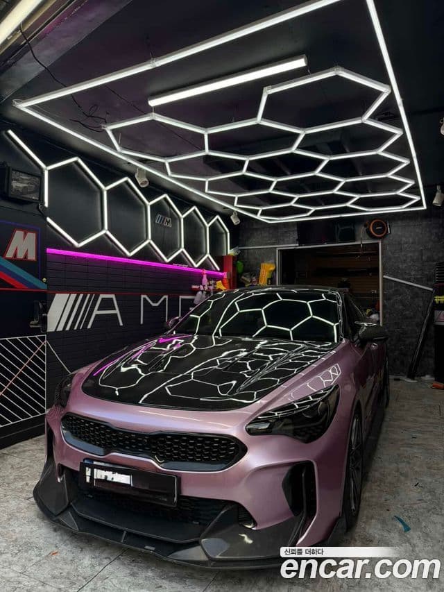 Kia Stinger 2023 — ფოტო 1/4