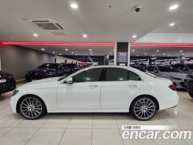 Mercedes-Benz E-Class 2022 — Şəkil 19/20