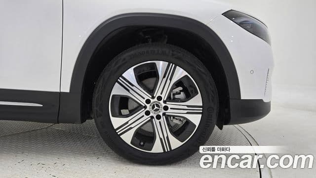 Mercedes-Benz EQB 2025 — ფოტო 11/17