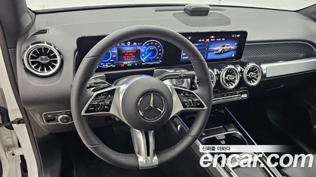 Mercedes-Benz EQB 2025 — ფოტო 8/17