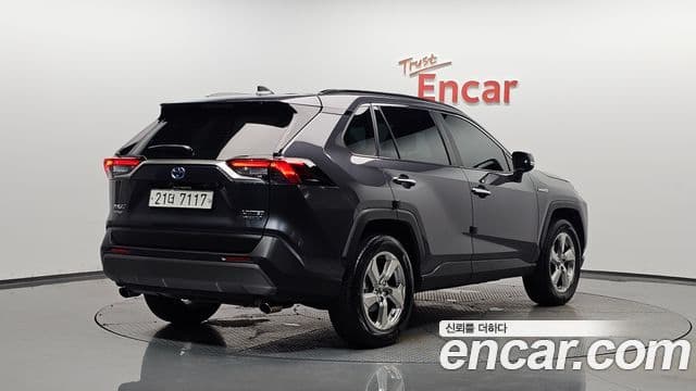 Toyota RAV4 2019 — ფოტო 2/20