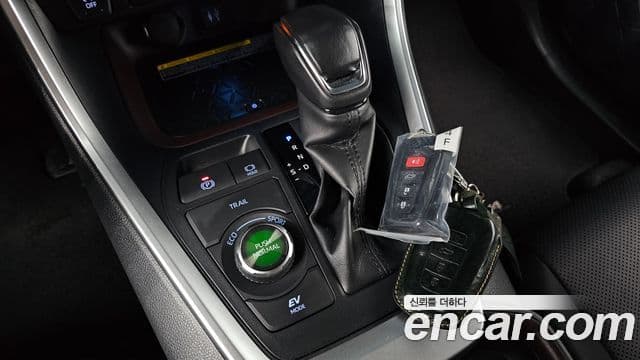 Toyota RAV4 2019 — ფოტო 9/20