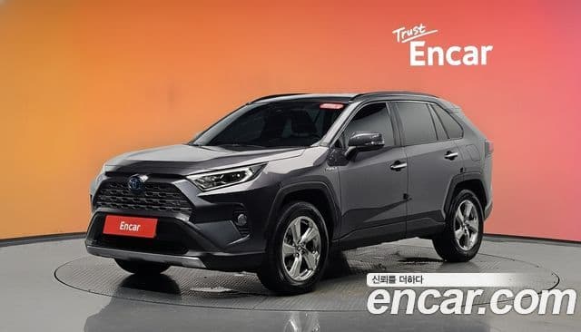 Toyota RAV4 2019 — ფოტო 1/20
