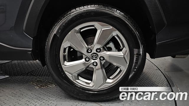 Toyota RAV4 2019 — Photo 15/35