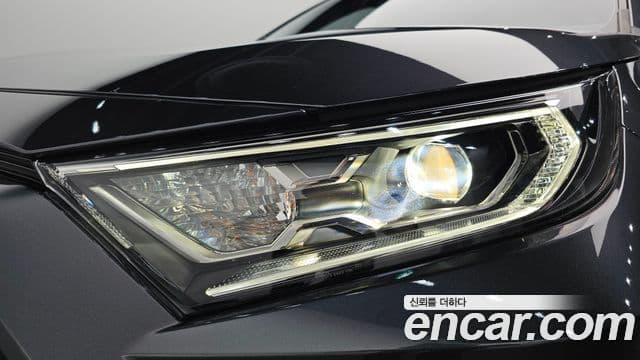 Toyota RAV4 2019 — Photo 18/35