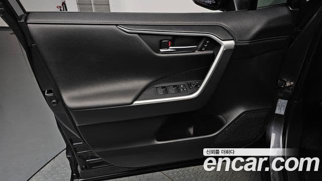 Toyota RAV4 2019 — Photo 9/35