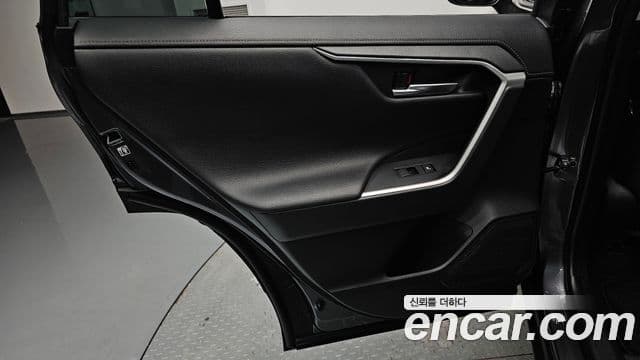 Toyota RAV4 2019 — Photo 25/35