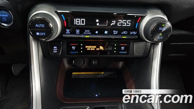 Toyota RAV4 2019 — Photo 26/35
