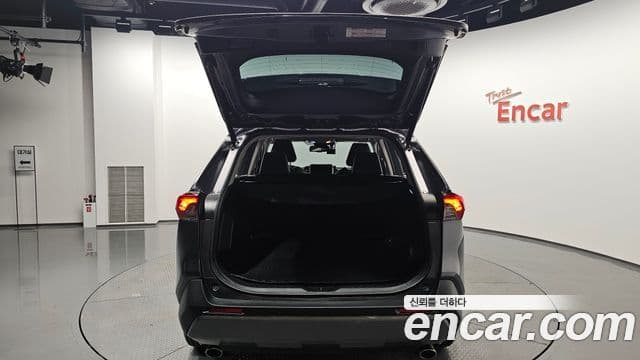Toyota RAV4 2019 — Photo 28/35