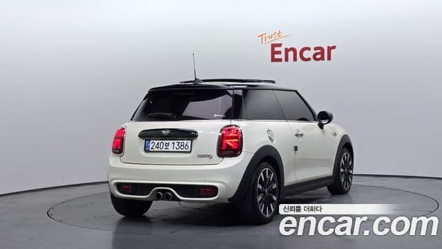 Mini Cooper S 2020 — ფოტო 16/31