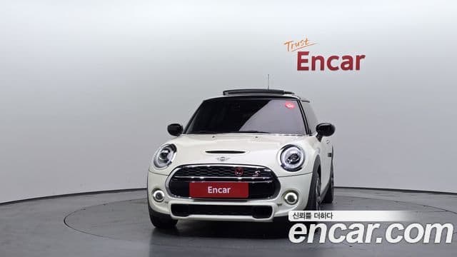Mini Cooper S 2020 — ფოტო 19/31