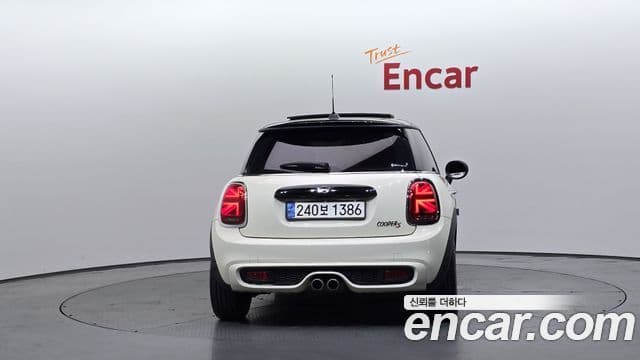 Mini Cooper S 2020 — ფოტო 2/31