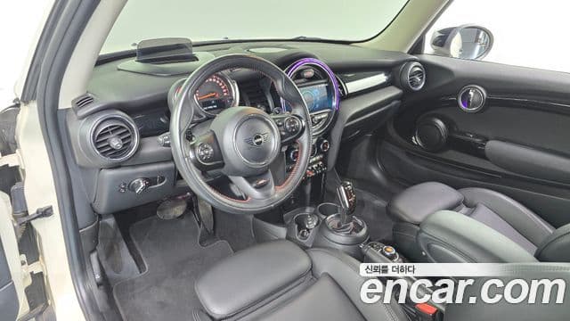 Mini Cooper S 2020 — ფოტო 7/31