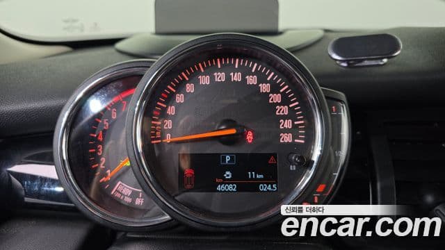 Mini Cooper S 2020 — ფოტო 26/31
