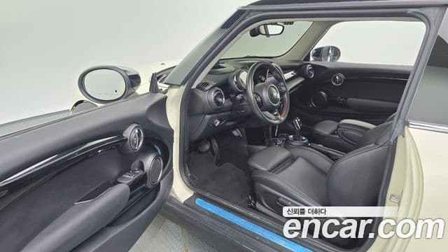 Mini Cooper S 2020 — ფოტო 8/31