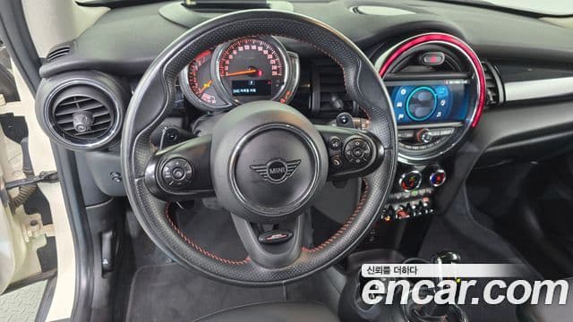 Mini Cooper S 2020 — ფოტო 29/31